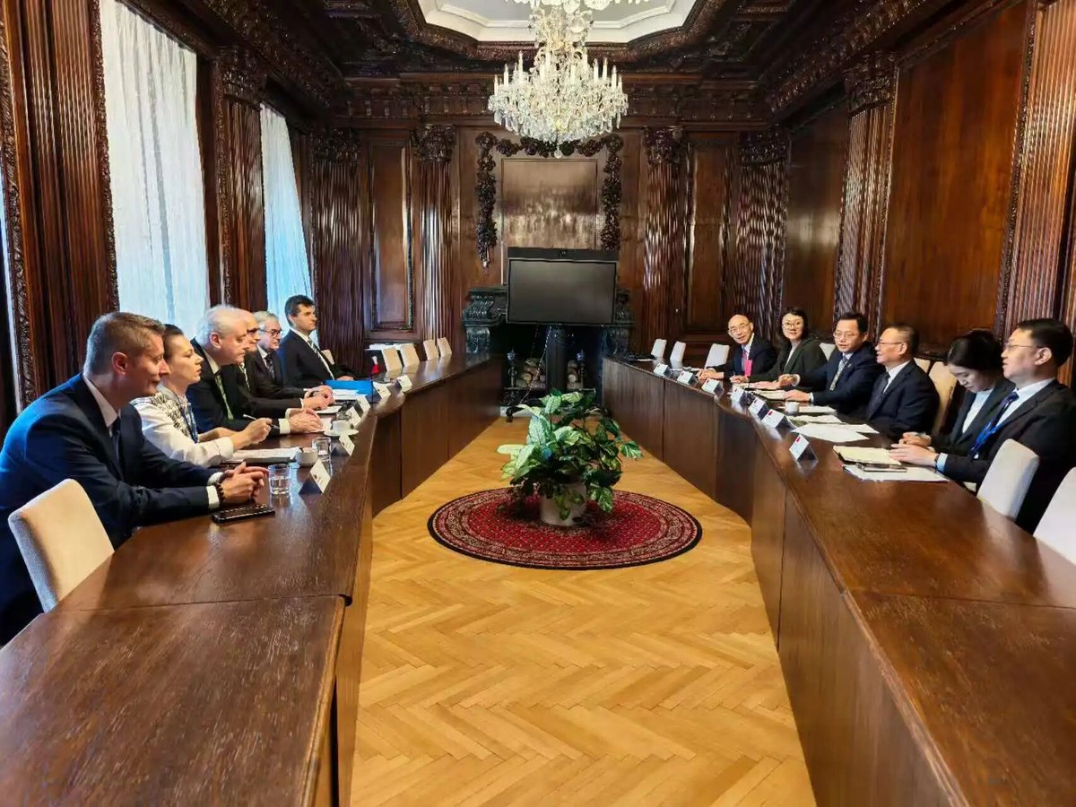ciieonline's tweet image. The road to the 9th China International Import Expo continued in #Prague.

📍 At the promotion conference for the 9th CIIE held in the #Czech capital on Apr 15, government officials, #business representatives and institutional partners gathered to explore new opportunities for