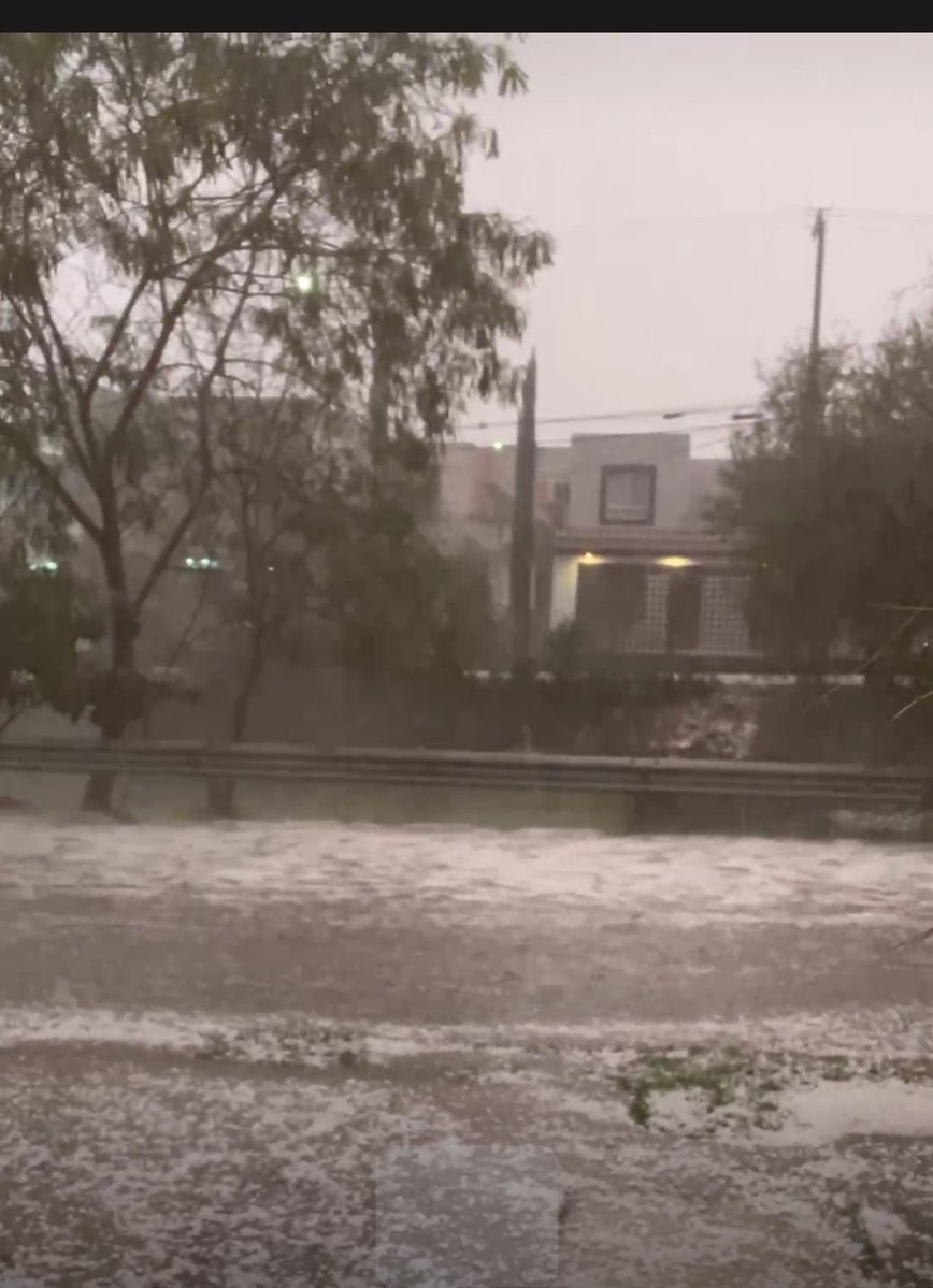 Reportan caída de granizo en Juárez, Nuevo León  vía <a href="/naye_valeriaph/">Nayeli Peña</a>