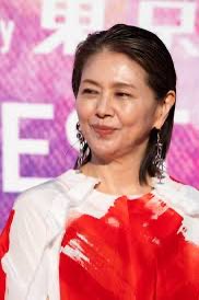 小泉今日子（60）「誰でも戦争反対と思ってる。カジュアルな軽い気持ちで反戦デモに参加してほしい」

何！
言ってんだ！
コイツ！