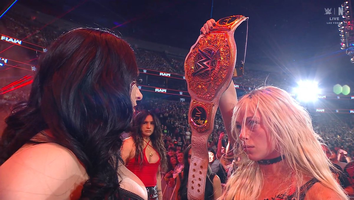 TIMWrestling's tweet photo. LA VERDADERA CAMPEONA MUNDIAL, STEPHANIE VAQUER, APARECE PARA DEJARLE EN CLARO A LA RUSIA TRAMPOSA QUE ESTO TODAVÍA NO TERMINA.

VAMOS LA PRIMERAAAAAAAAAAAAAAAAAAA

#RAWCL #WWERAW https://t.co/e48NmqZYpj
