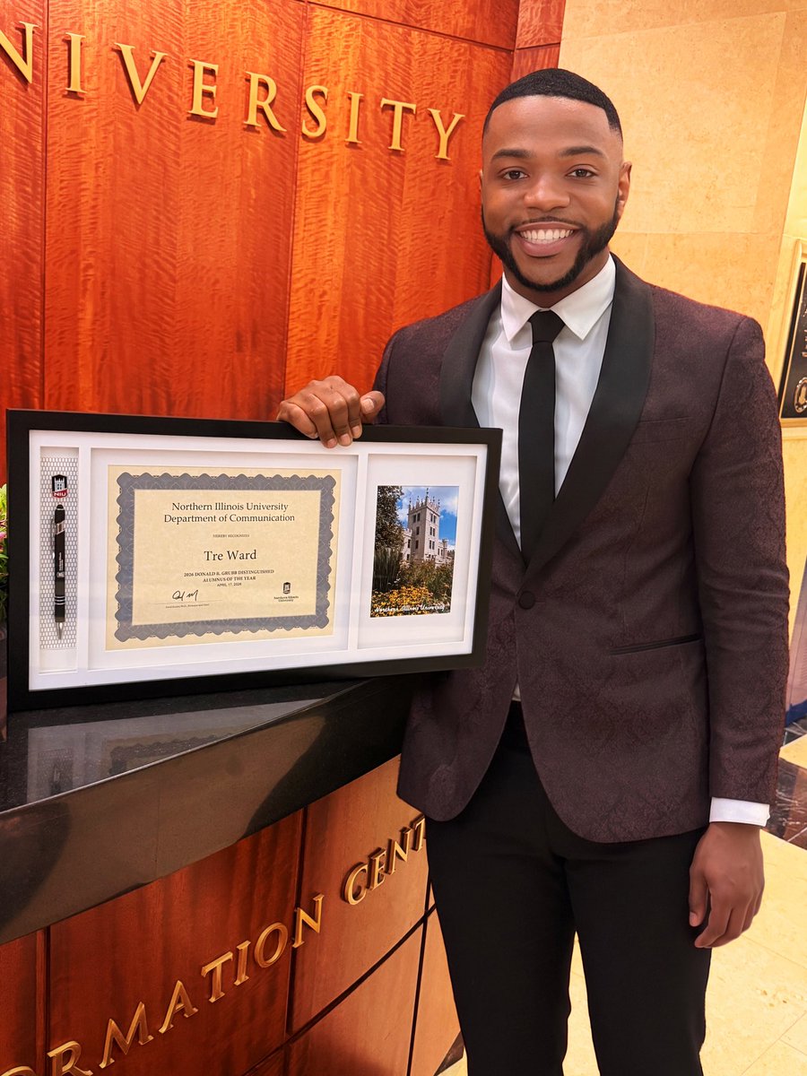 ImTreWard's tweet photo. NIU ALUMNUS OF THE YEAR 🤍🐾 @NIUlive https://t.co/bjQKBIOAR2