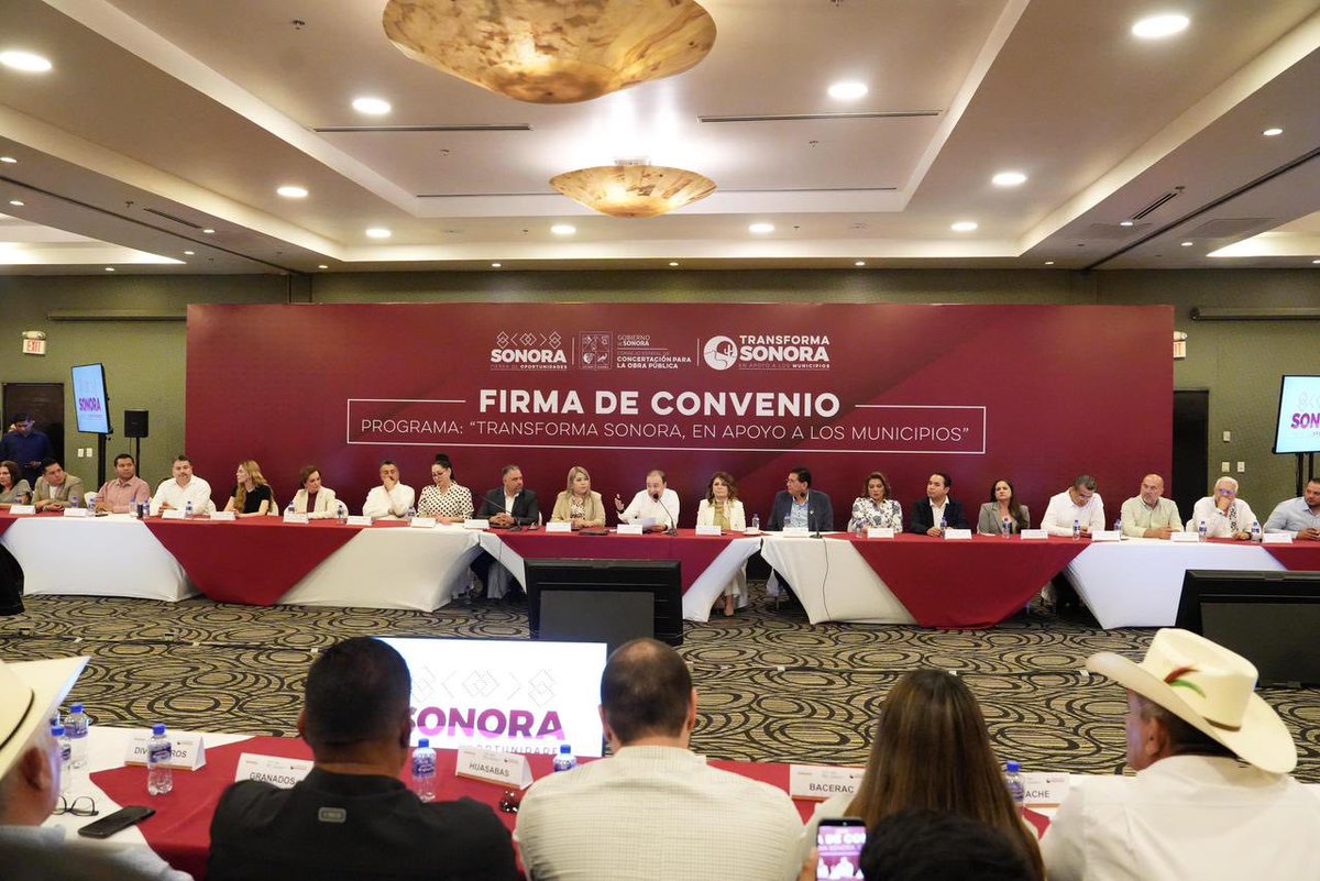 CelidaLopezc's tweet photo. Hoy nuestro Gobernador @AlfonsoDurazo firmó un convenio de apoyo para nuestros 72 municipios. El programa Transforma Sonora se convierte en más de 2,600 obras construidas al día de hoy, obras que llevan beneficios directos a las familias sonorenses. 

Me dio mucho gusto saludar a mis amigas y amigos alcaldes.