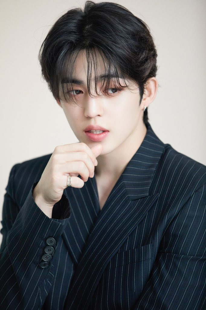 soundofyoonchan's tweet photo. 黒髪黒スーツエスクプスが世界一な理由： https://t.co/XZW1Tvgp0z