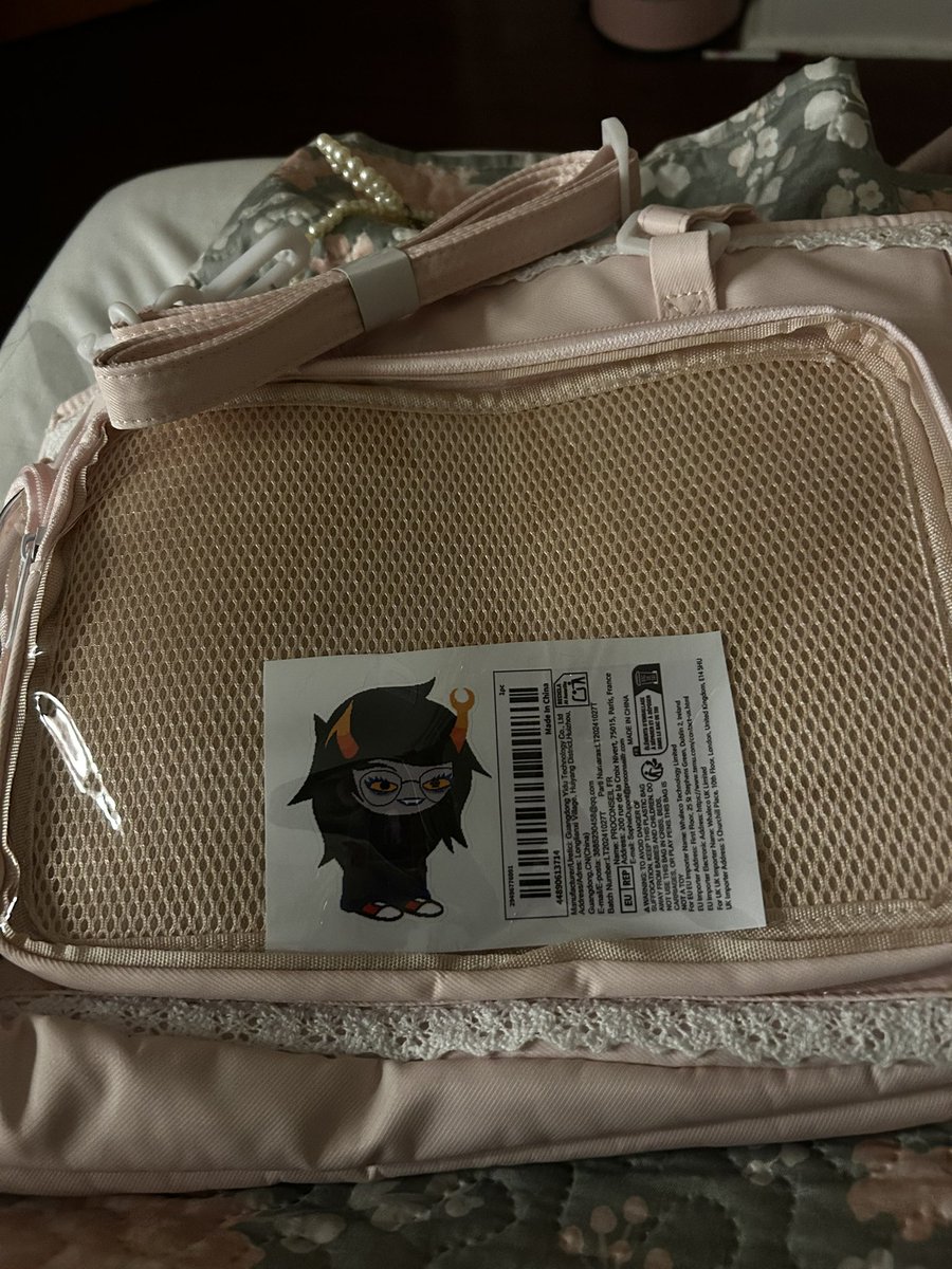 apparently my mom blabbers abt me to her coworkers so. I got a gift. From her coworker. How do you make your. Mom stop telling people you like homestuck