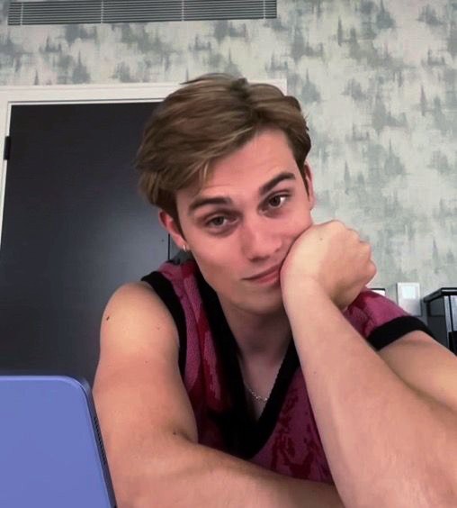 HR0MANTIC's tweet image. ᅠ⠀ 
 
ᅠ ¿Qué tal su comienzo de semana?
ᅠ⠀ ᅠᅠ⠀ #freerol. #rp.