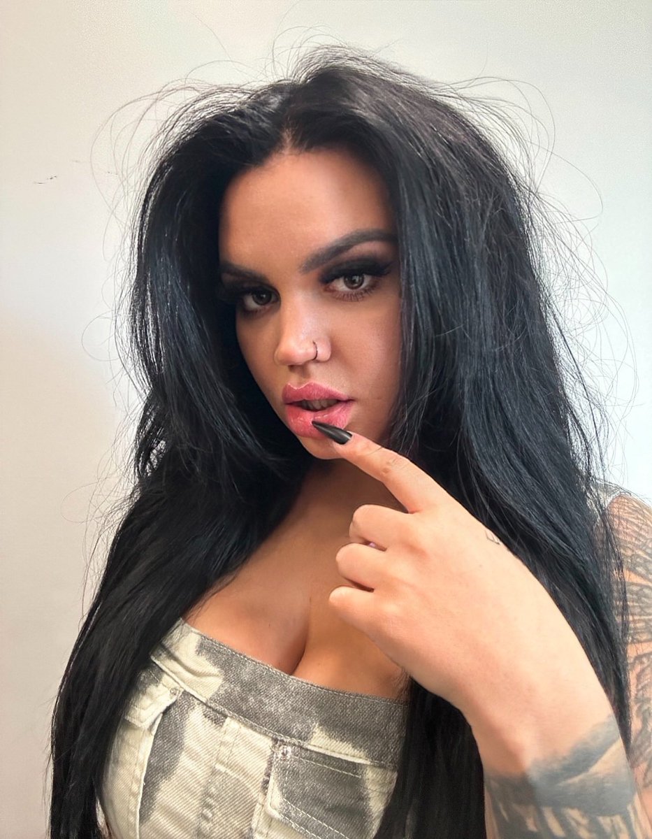 Em Marie tweet media
