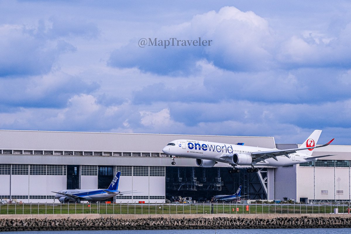 Traveler25889M's tweet image. #羽田空港 #HND #airlines #fujifilm
#写真が好きな人と繋がりたい 　
October-23-2025 
Haneda airport （Soramunado Terrace）　
Japan Airlines（JA15XJ）
Airbus A350-941　one world 

FUJIFILM X-T4
XF70-300mmF4-5.6 R LM OS WR
F8.0　1/1250　M　ISO400　152ｍｍ