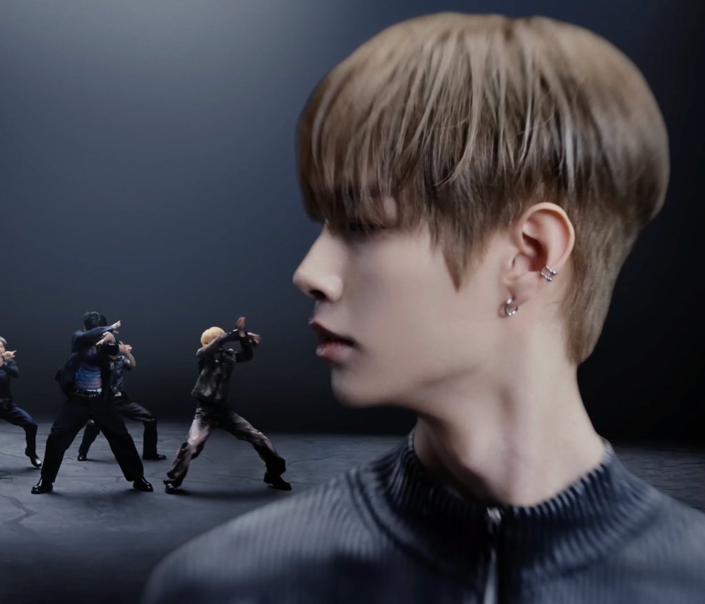 kyngshinz's tweet photo. uncore take his visuals VERY seriously https://t.co/siux2SPjp7