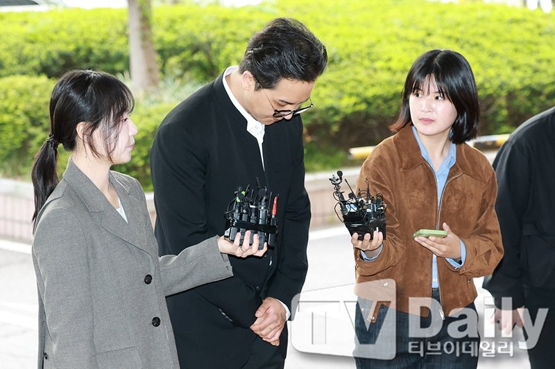 #MINO appeared in his first trial today and admitted to all charges of violating the Military Service Act; and appealed for leniency.

Song Minho in his final statement in the court today:

“Your Honor, I would like to offer my apologies to everyone present here. As a young man