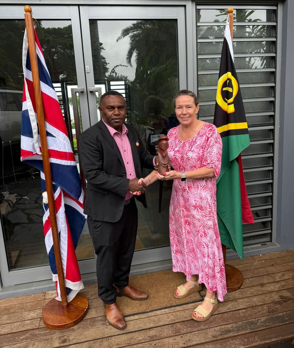 yumitalem's tweet image. Historic first! 🇻🇺 Hon. Tomker Netvunei met with UK High Commissioner Nicolette Brent after his landmark nomination to the @CPA_Secretariat Small Branches Steering Committee.
A major win for Vanuatu’s voice in the Commonwealth &amp;amp; parliamentary development. 🤝✨ #Vanuatu #CPA