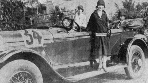 prperalta's tweet image. #Automobilismo #Itaim #Bugatti #Ford #Pacaembu #Lumiere #IndyCar #Nascar #StockCar #PorscheCup  

Dulce (Borges) Barreiros, 
Primeira mulher a vencer uma corrida automobilística no Brasil, isso em 1926: bandeiraquadriculada.com.br/Dulce%20Barrei…