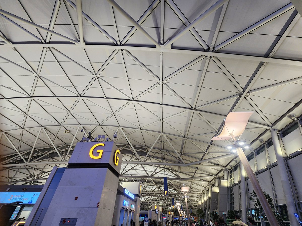 alife_100follow's tweet image. （旅程続き）道徳山（도덕산）⛰️→🚞→仁川国際空港（Incheon International Airport）✈️→

空港鉄道A"REXに乗り換えるためコマム駅（검암역、Geomam Station）でいったん下車🚞そ⛰️駅ナカのお店で夜ご飯1🍴😁のんびりとした雰囲気で入りやすかったです🎵

さらに空港で夜ご飯2🍴😅

#韓国　#Korea