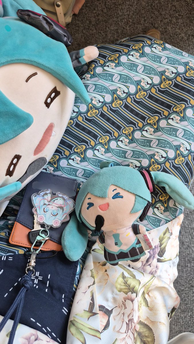 Schia Bonbon tweet media