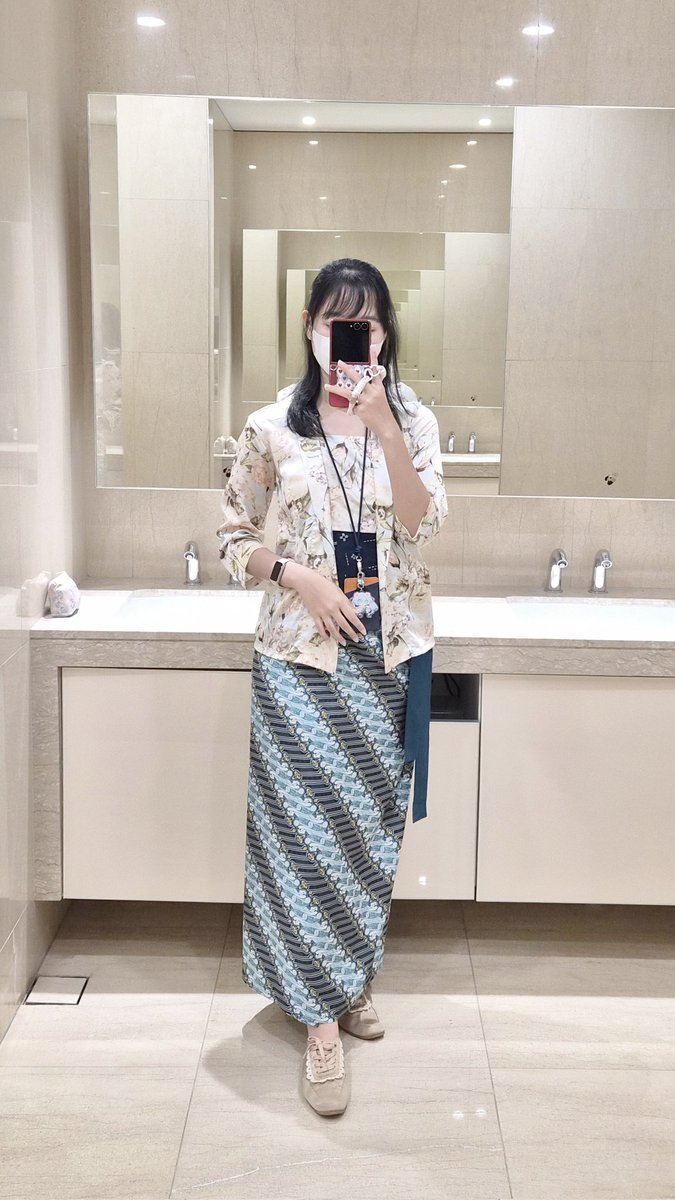 Schia Bonbon tweet media