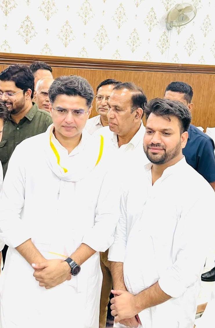 जिला परिषद सदस्य एवं टोंक यूथ कांग्रेस अध्यक्ष श्री हंसराज गुंजल जी को जन्मदिन की हार्दिक बधाई एवं उज्ज्वल भविष्य की अनंत शुभकामनाएँ

ईश्वर से आपके उत्तम स्वास्थ्य, दीर्घायु और यशस्वी जीवन की कामना करता हूँ।।
<a href="/hans_gunjal/">Hansraj Gunjal</a>