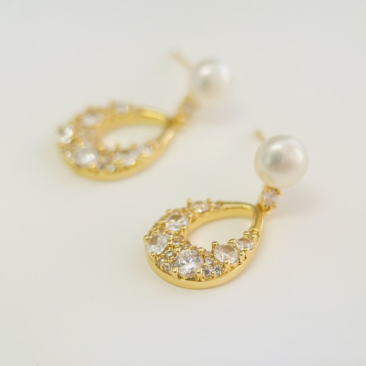 WJewelry68269's tweet image. 14K Gold CZ Diamond and Pearl Drop Earrings for Wedding #earrings #jewelry #jewelryart #pearl #CZ #wangjewelry #wangjewelryearrings #goldjewelry