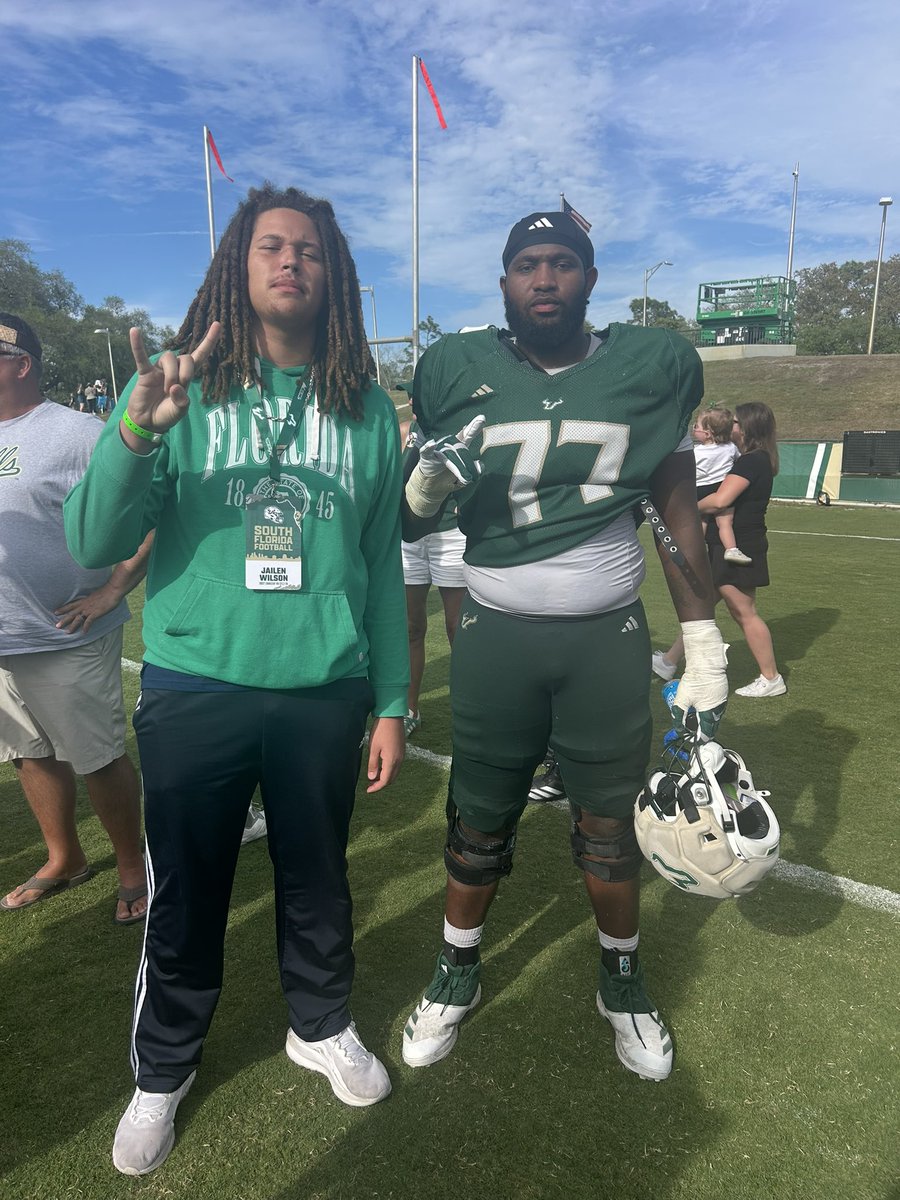 904Smiley's tweet photo. I wanted to thank @USFFootball for inviting me out to their facility on an unofficial visit for their spring game. Had an amazing time talking with staff and coaches and can’t wait to be back!
@KyleWSteinhoff 
@SawyerEvans18
@CoachSollenne 
@OHSKnightsFB https://t.co/W3sEtF48RP