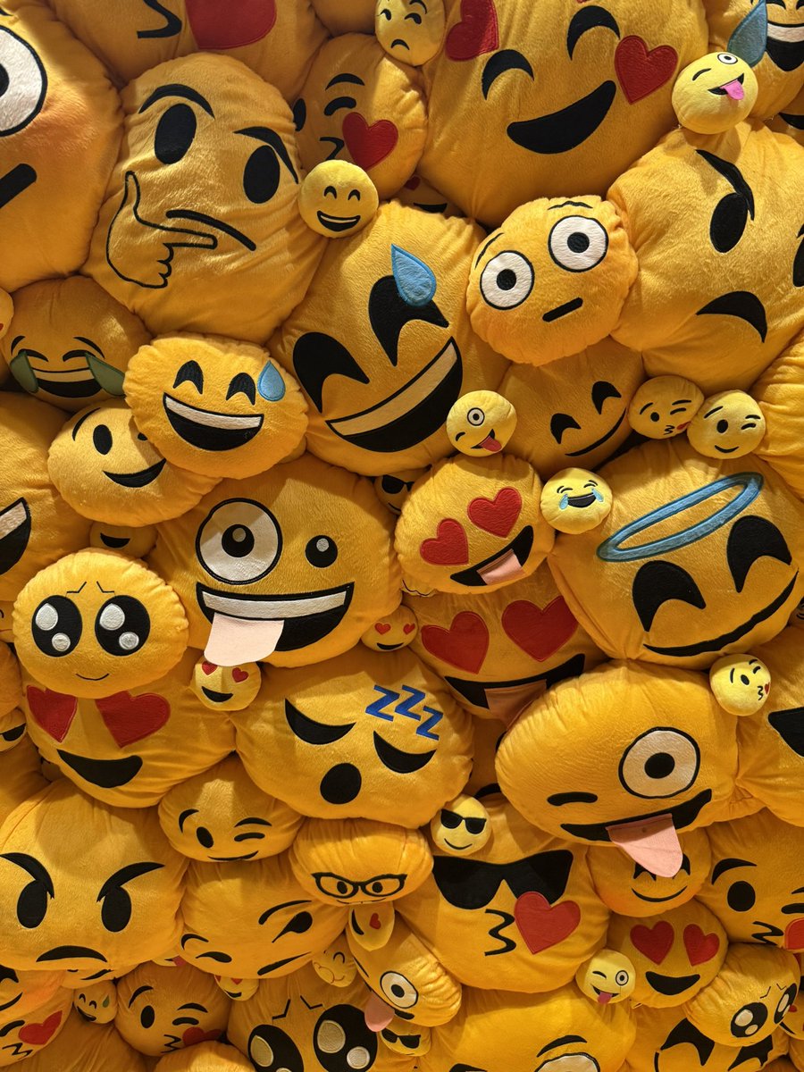 pixcowboys's tweet image. top momentos da exposição dos #memes do ccbb

eu amo museus!