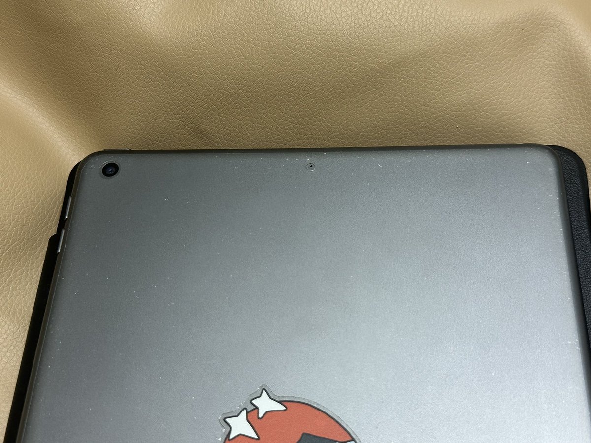 ___jiew's tweet image. iPad Gen9 256GB wifi

**มีแค่ตัวเครื่อง แถมปากกา goojodoq
**มีตำหนิตางหน้าจอ และ ขอบ-หลัง ตามการใช้งาน
แบตเตอร์รี่ไม่ทราบ การใช้งานปกติทุกอย่าง 
ติดทฟิล์มกระจก+ด้านหลังติดฟิล์มหลังไฮโดรเจล

4,900.- ลดได้

#ipad #ipadgen9 #ไอแพดมือ2 #ส่งต่อของใช้มือ2