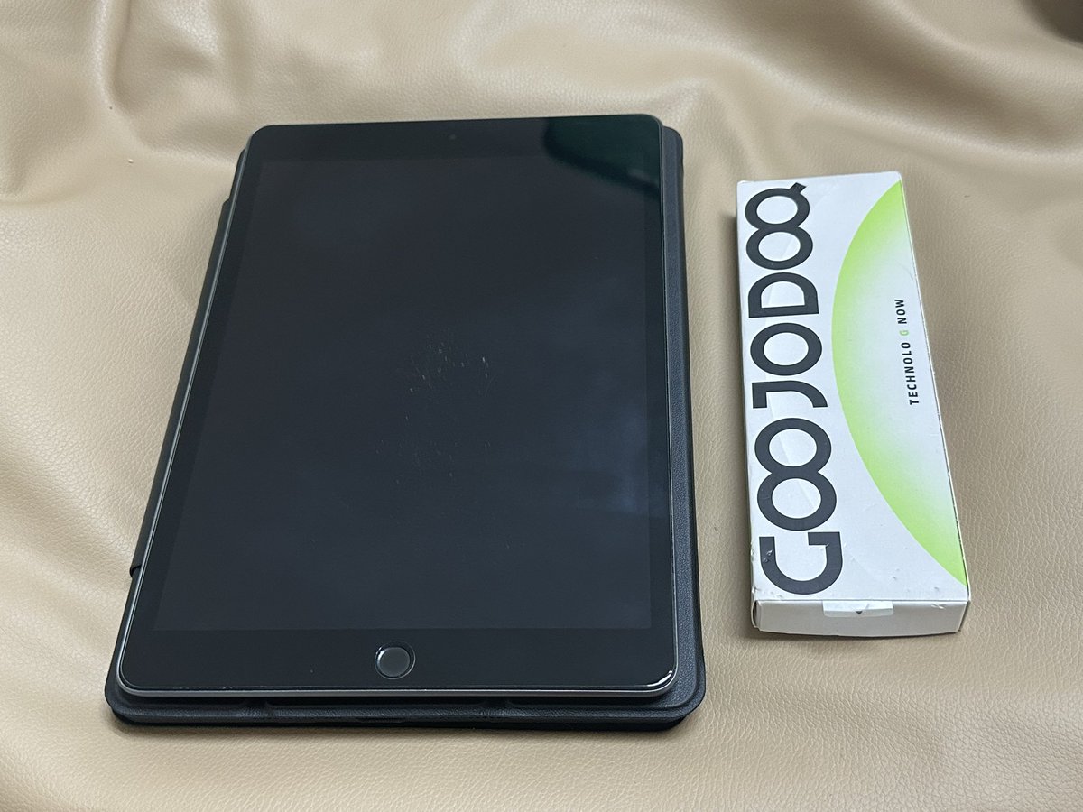 ___jiew's tweet image. iPad Gen9 256GB wifi

**มีแค่ตัวเครื่อง แถมปากกา goojodoq
**มีตำหนิตางหน้าจอ และ ขอบ-หลัง ตามการใช้งาน
แบตเตอร์รี่ไม่ทราบ การใช้งานปกติทุกอย่าง 
ติดทฟิล์มกระจก+ด้านหลังติดฟิล์มหลังไฮโดรเจล

4,900.- ลดได้

#ipad #ipadgen9 #ไอแพดมือ2 #ส่งต่อของใช้มือ2