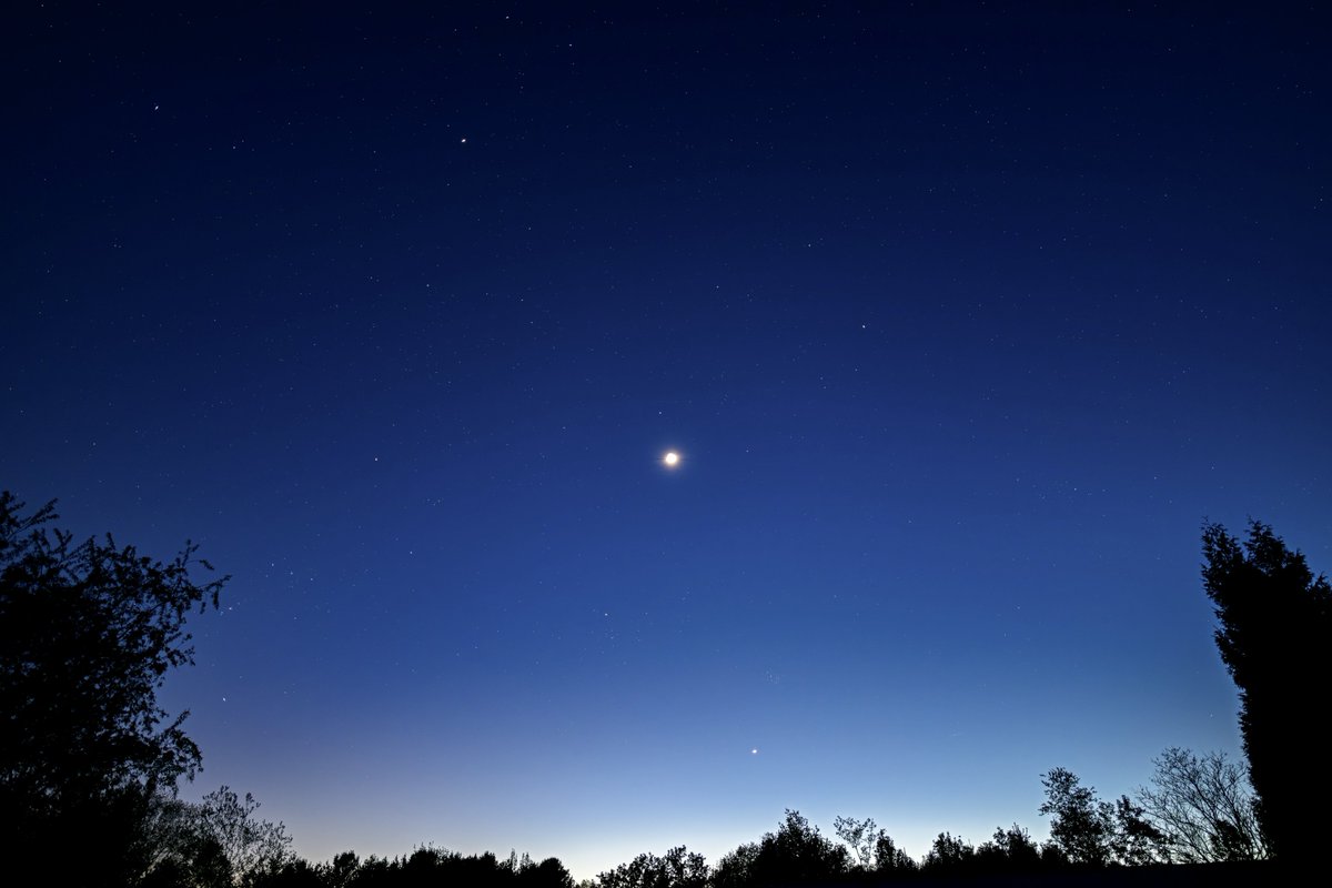 _scottjacobson's tweet photo. Great night for looking up at the night sky. Clear skies, cold temps, and a dim waxing crescent moon that will be setting shortly after midnight. Go out and see what you can spot, I labeled a few things that are easy to spot in this picture I took. https://t.co/2LNDaztye7