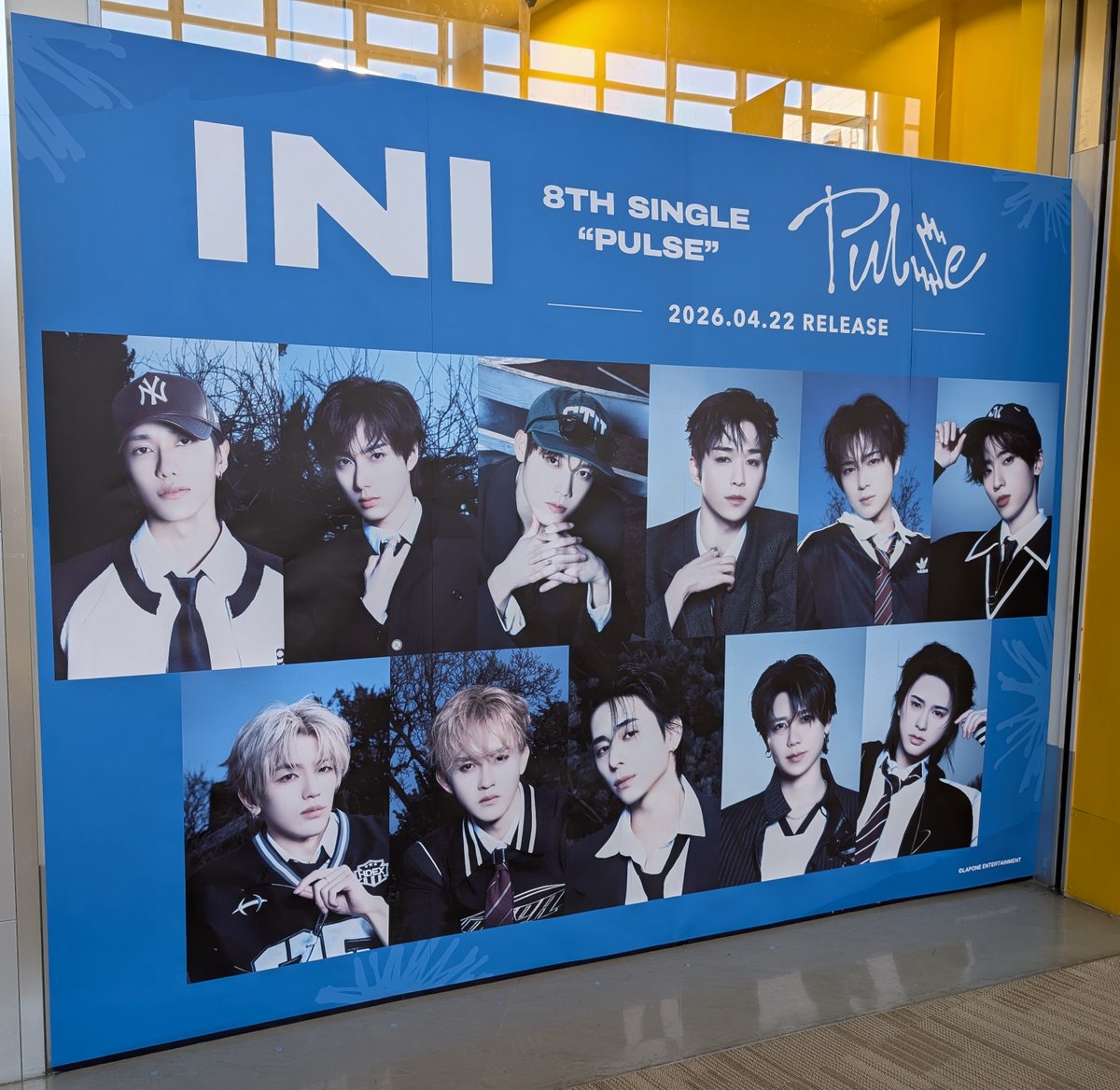 TOWER_ArSapporo's tweet image. 【#INI】

『PULSE』本日入荷日💙🤍🩵
商品入荷しております🌟

📢#MINI の皆様～🫶

当店の店外大看板が本日よりイニちゃんになりました✨
おっきい❕かっこいい❕😭

(4/27(月)までの掲出予定です🙇)

#INI_PULSE
#INIとパルす