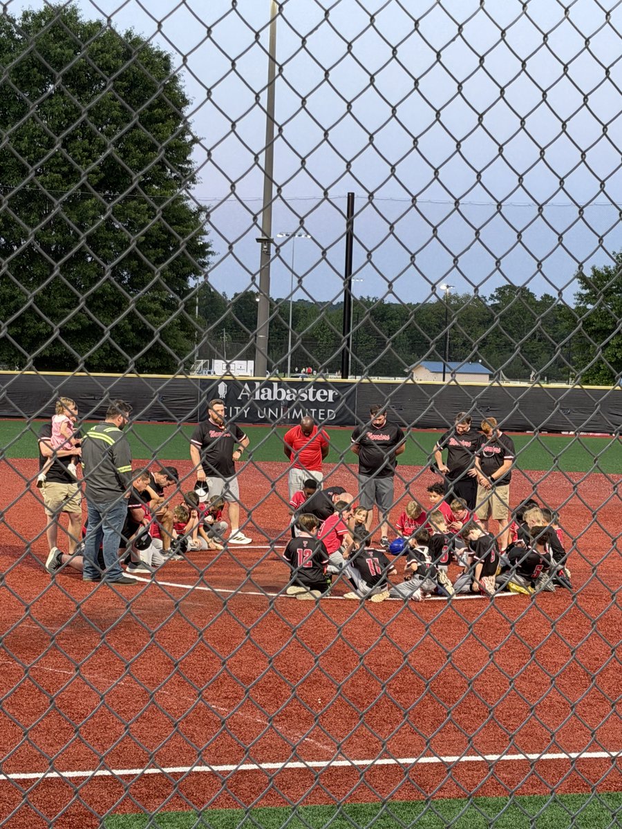 WaialuaDaKine's tweet photo. To God always be the glory. Love seeing our @cityofalabaster Parks and Rec boys and coaches from both teams gather after the game to praise Jesus Holy Name. I thank God everyday I live in a place where freedom of faith is real and we honor the Lord in public everyday life. #AlabasterLife