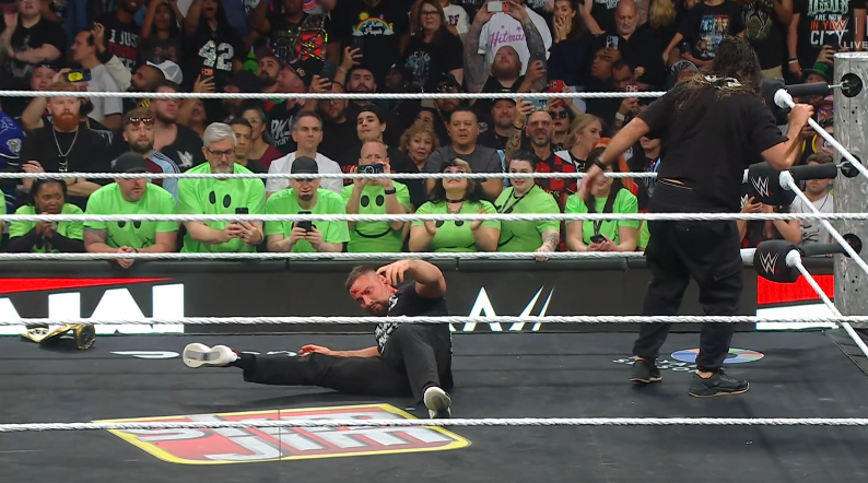 ADPSHOWOFICIAL's tweet image. Caos total en RAW 😤
#SethRollins aparece y le mete silletazo a #BronBreakker 💣
Luego “The Vision” se mete y golpea a Rollins 👀
Aparecen Street Profits… y Bron responde con DOS lanzas brutales 😳
Se va la imagen con Bron ensangrentado de la cabeza… 
#RawAfterMania  #ADPSHOW