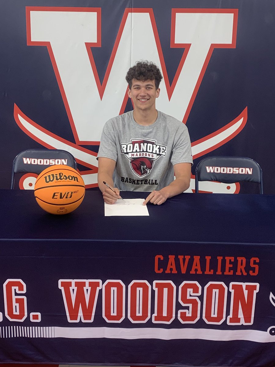 CGWBoysHoops's tweet photo. We were fortunate enough to celebrate the commitment of Sr. forward Barrett Medhurst to Roanoke College to continue his hoops career today.  Congrats Barrett!  @BarrettMedhurst @RoanokeMBB https://t.co/ceRBUk5yxX