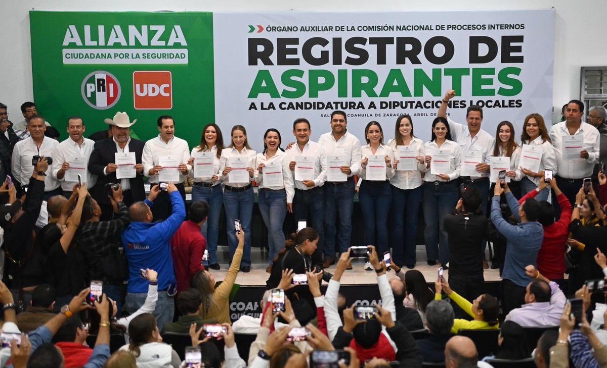 Veronica_mtz's tweet photo. Hoy me registré como aspirante a la candidatura a diputación local por mi partido, el PRI.
Lo hago con profundo orgullo, pero sobre todo con una gran responsabilidad.
#PRITorreón #SomosPRI
#VamosConTodo #PRICoahuila #FuertesyUnidos https://t.co/d12VDuvzv9