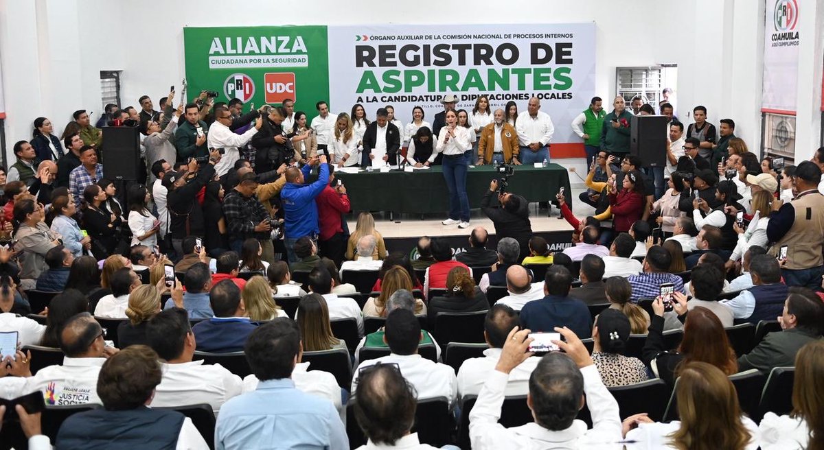 Veronica_mtz's tweet photo. Hoy me registré como aspirante a la candidatura a diputación local por mi partido, el PRI.
Lo hago con profundo orgullo, pero sobre todo con una gran responsabilidad.
#PRITorreón #SomosPRI
#VamosConTodo #PRICoahuila #FuertesyUnidos https://t.co/d12VDuvzv9