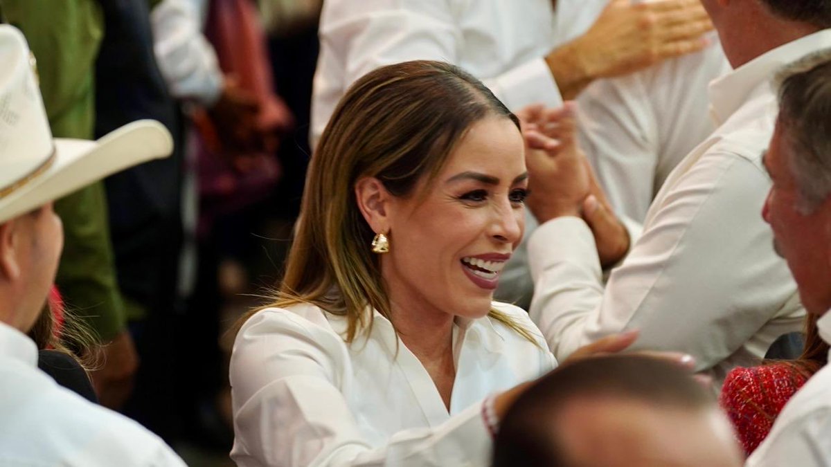 Veronica_mtz's tweet photo. Hoy me registré como aspirante a la candidatura a diputación local por mi partido, el PRI.
Lo hago con profundo orgullo, pero sobre todo con una gran responsabilidad.
#PRITorreón #SomosPRI
#VamosConTodo #PRICoahuila #FuertesyUnidos https://t.co/d12VDuvzv9