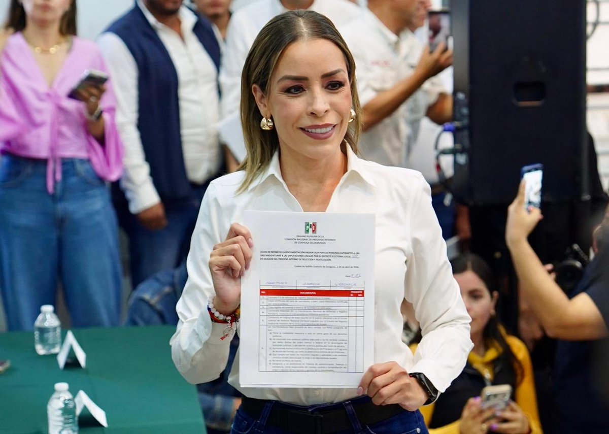 Veronica_mtz's tweet photo. Hoy me registré como aspirante a la candidatura a diputación local por mi partido, el PRI.
Lo hago con profundo orgullo, pero sobre todo con una gran responsabilidad.
#PRITorreón #SomosPRI
#VamosConTodo #PRICoahuila #FuertesyUnidos https://t.co/d12VDuvzv9