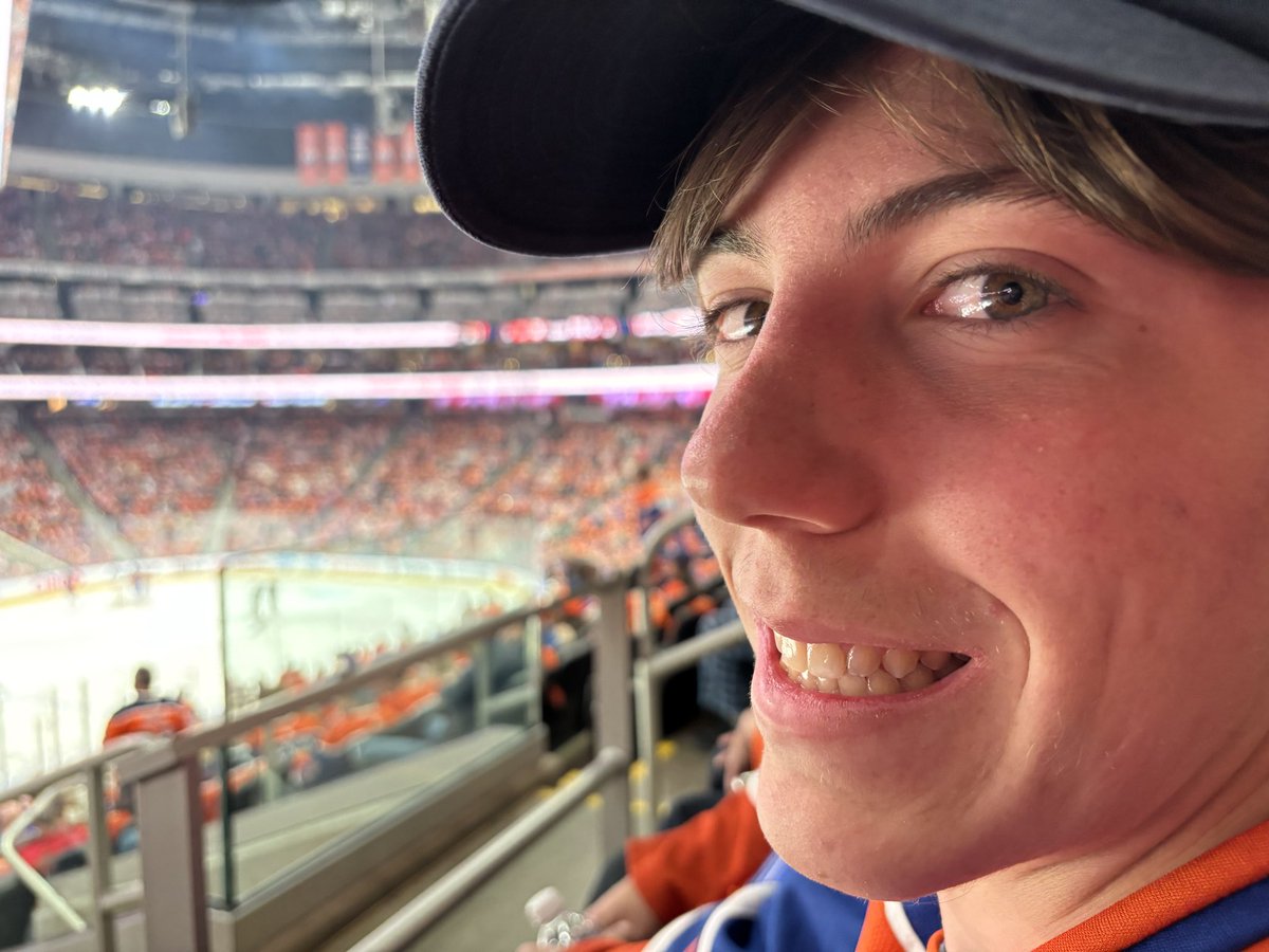 WeisbeckDerek's tweet photo. #LetsGoOilers ! @JoelleWeisbeck https://t.co/7BGeoKLusH