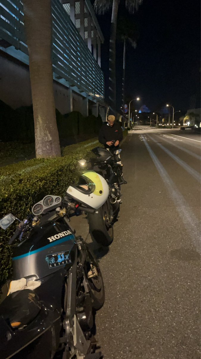 vtz_cefiro's tweet photo. 週２日ある休みの中で毎回車乗るかバイク乗るか飲みに行くかの3択で迷って結局飲みに行ってしまう https://t.co/Ns9SfZnT85