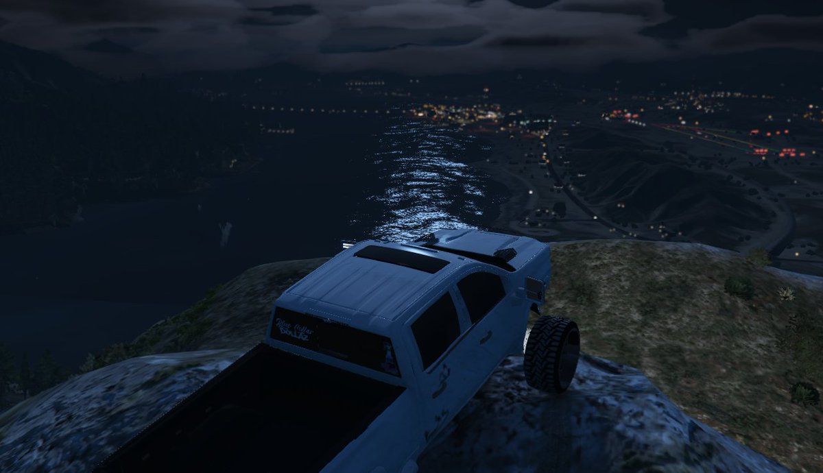 ComingHomeRp25's tweet photo. We love our city and we hope to have more people join us to enjoy it with us!!! Join the discord and come check out what we have built, and hopefully you can call it home like we do!!! https://t.co/OFWb2hNYSN https://t.co/knUGhZcCmc
