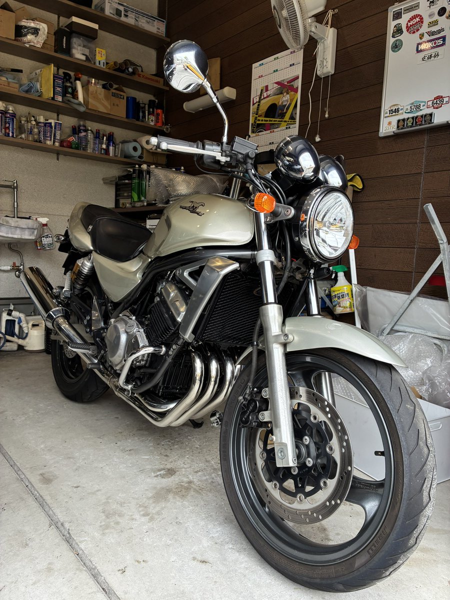 Balius2ZR7SJuke's tweet photo. 【#balius2 納車記念日】2日遅れ🥲
✨24周年✨
ODO 9万500km。
不調のため引き返した去年の6/7以降、
整備士👨🔧夫の試走のみ。
エンジンは元気だが発電しない
&回転数6000rpmを超えられない🥲
復活の目処は立っていない。
でも見た目はほぼ新車でしょ🤩 https://t.co/PQ0wMOzwjp