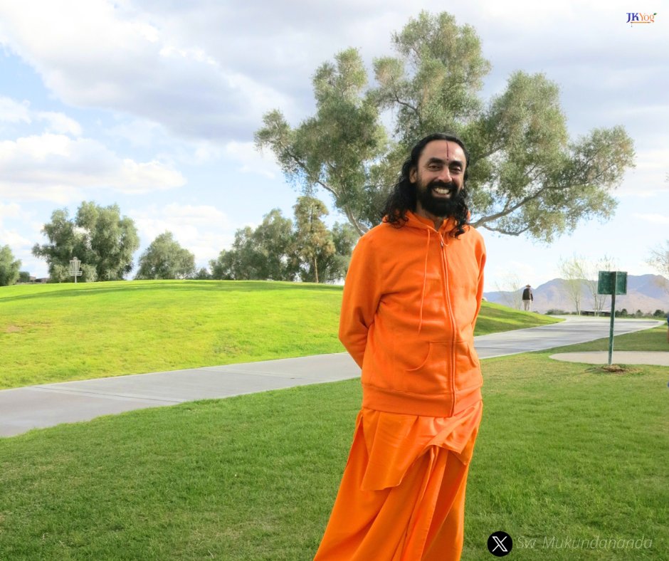 Sw_Mukundananda's tweet image. Much of this world and its happenings are out of our control. Anxiety attacks us because we are attached to how things ‘should be’ versus how ‘they are’. Deficiencies that we cannot change repeatedly come to our mind. This results in discontent, causing misery. 
The reverse is