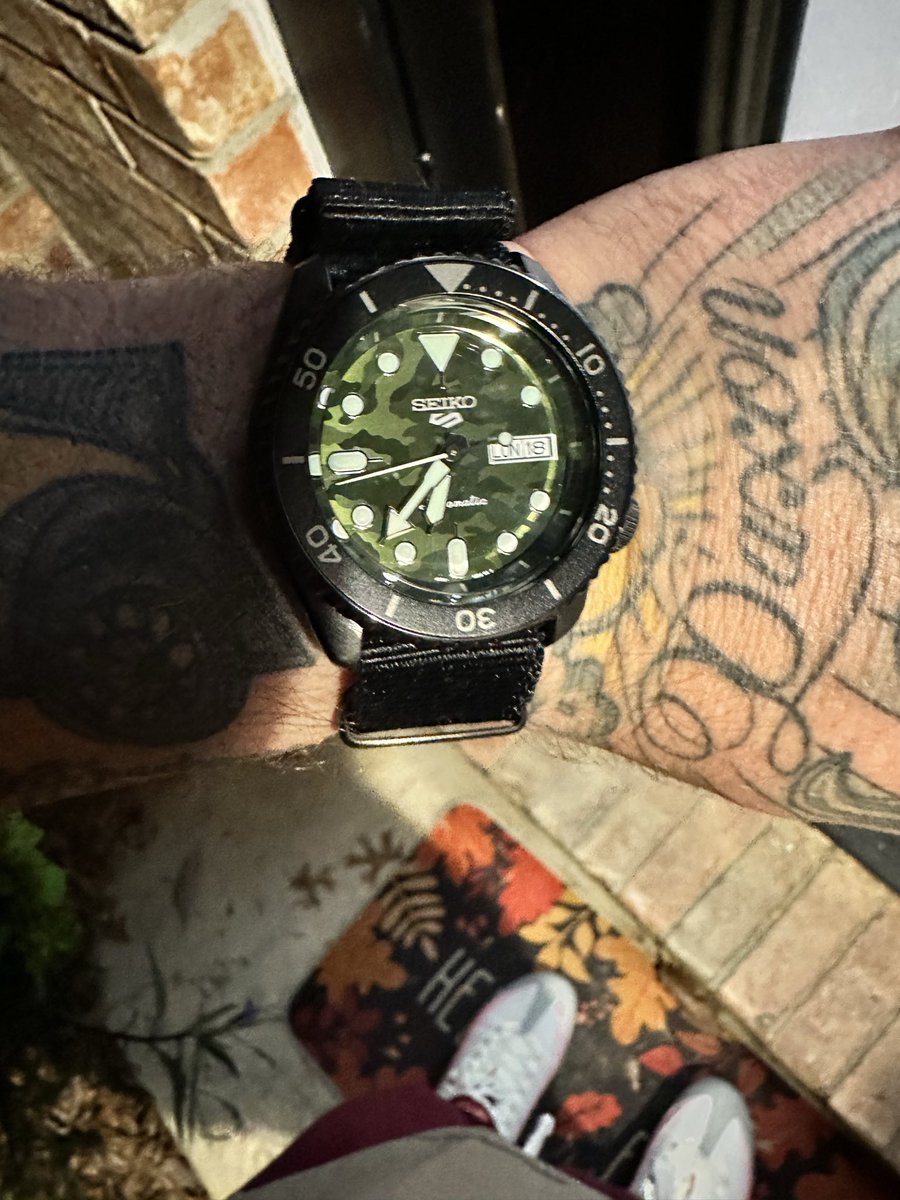 Kittehstomp's tweet photo. @RickyLaFleurRX7 @RonnieAdkins The seiko 5 is a great starter automatic. Daily for me as a plumber. When I’m not in the breitlings. I’ve got a seiko on https://t.co/Yr26xz0z75