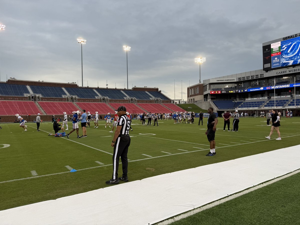 DevynEvans09's tweet photo. Thank you to the coaching staff @SMUFB for having me out at the spring game Friday night! I truly appreciate the opportunity and all the hospitality shown throughout the visit. Great experience all around!
Can’t wait to get back for camp this summer! @Coach_McHugh @bowlesiv https://t.co/KeuT0Zuejb