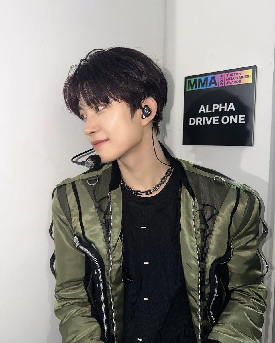 봄이 tweet media