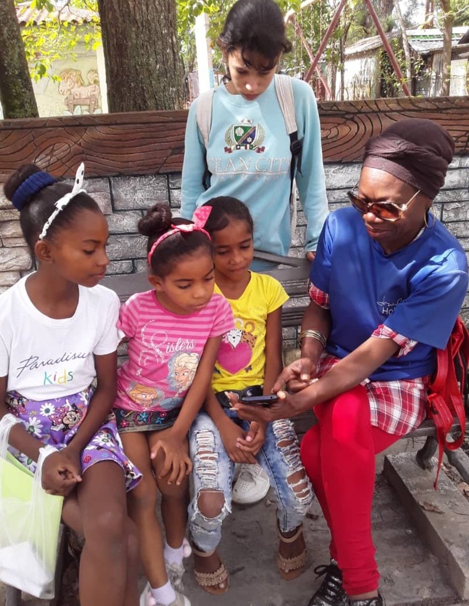 YulietTano's tweet photo. El Joven Club de Computación y Electrónica de Báguanos realiza un taller  con niñas de la escuela primaria Patricio Lumumba por la jornada de las niñas y las TIC. https://t.co/UIzk0g3MNG