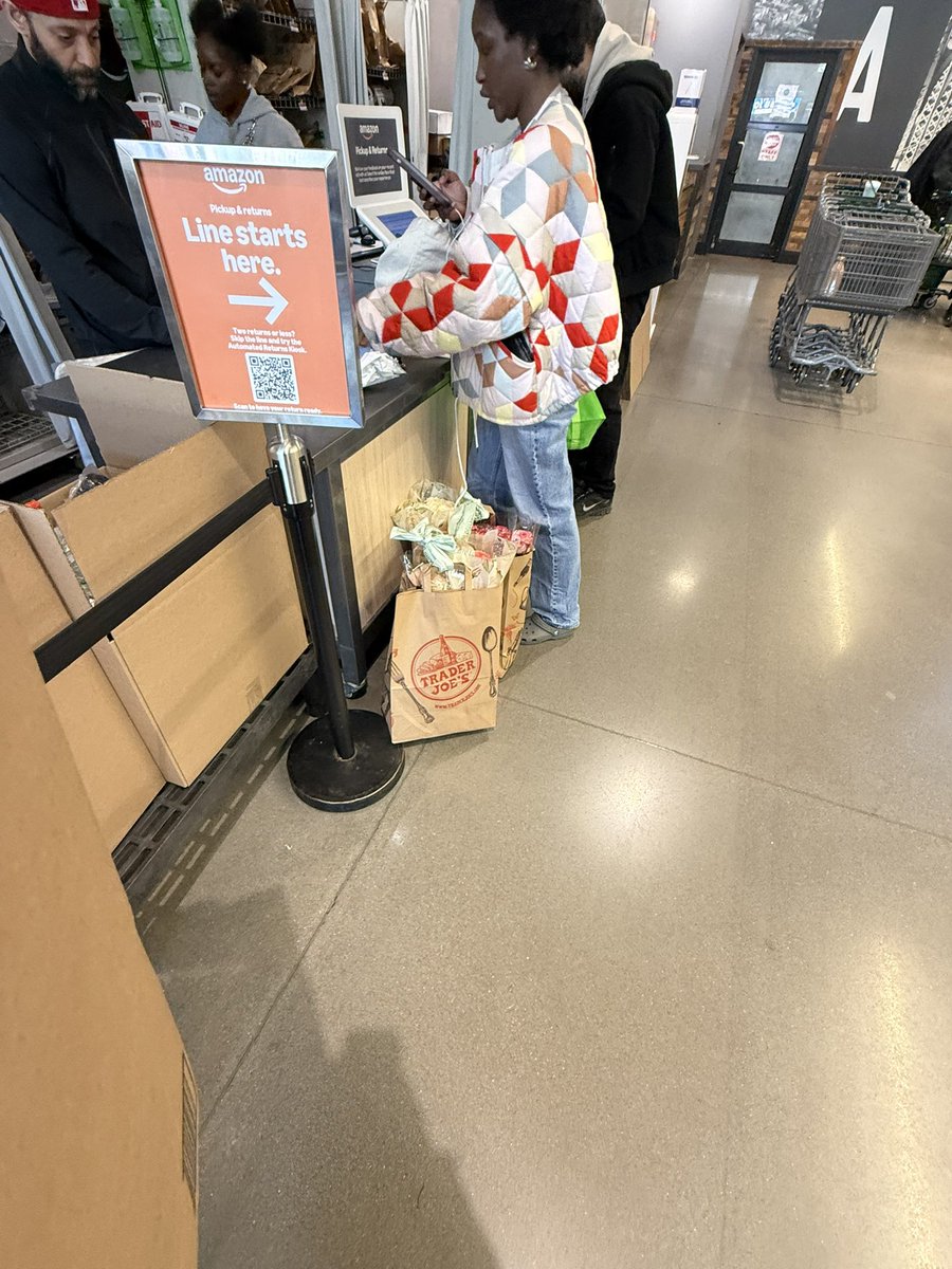 StephCait112's tweet photo. This girl cut me off in the sidewalk, THEN cut in front of me in line at the grocery store, and THEN tried to cut me off getting in line at UPS. What is wrong with people. https://t.co/NhQDIud1LN