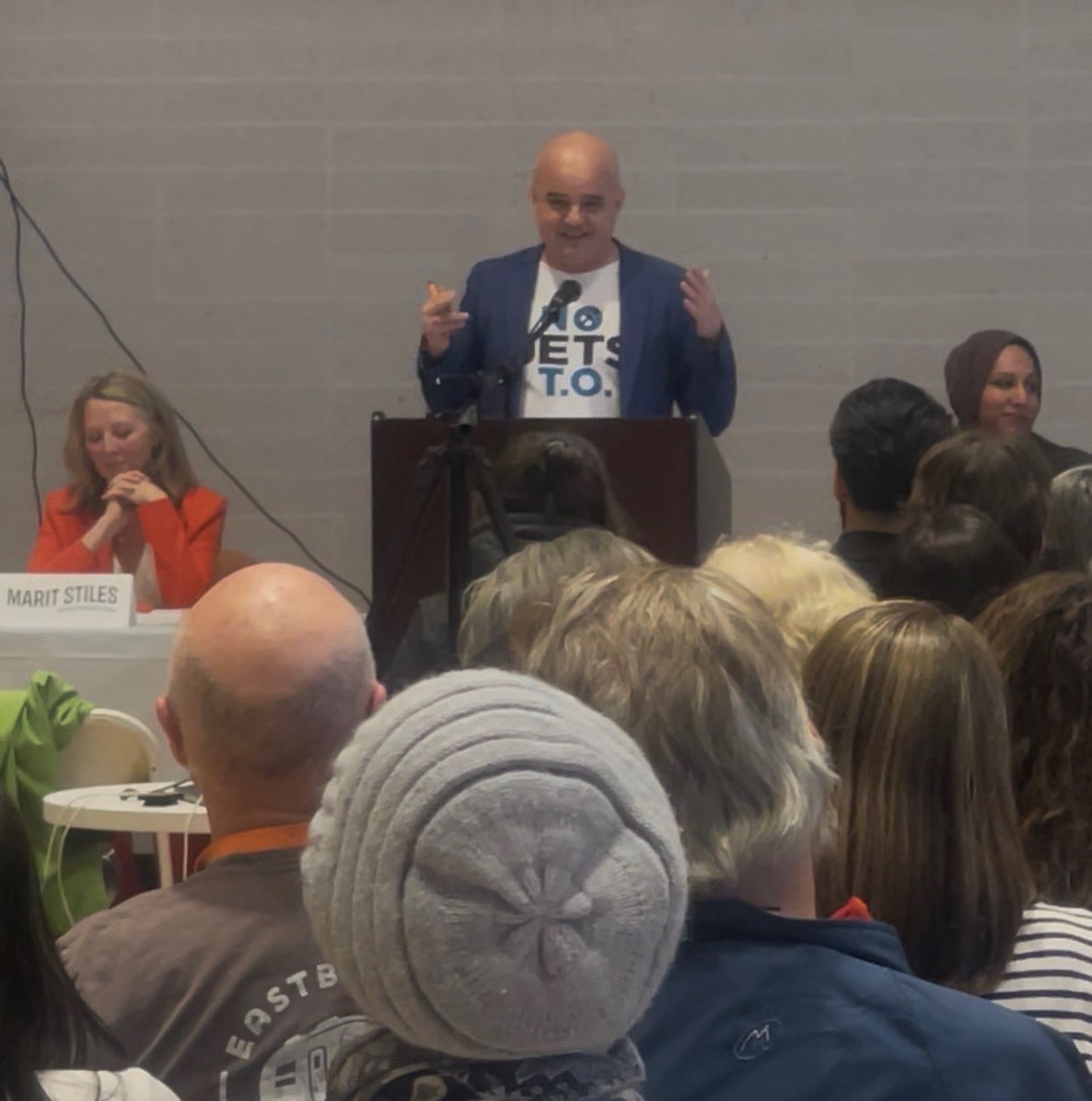 NoJetsTO's tweet image. Great turnout at @chrisglover and @ausmalik’s Waterfront Town Hall, featuring guest speakers @MaritStiles, @kristynwongtam, @Peter_Tabuns @Waterfront4All and us! Great to see @AlexaNGilmour and @JessicaBellTO come out; Watch it here!  youtube.com/live/nWVMyIUPp… #topoli #onpoli