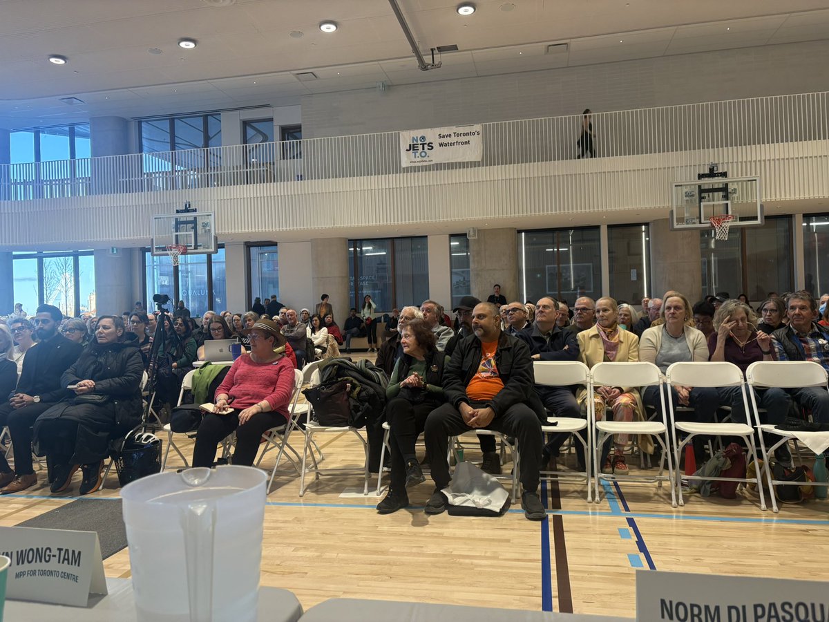 NoJetsTO's tweet image. Great turnout at @chrisglover and @ausmalik’s Waterfront Town Hall, featuring guest speakers @MaritStiles, @kristynwongtam, @Peter_Tabuns @Waterfront4All and us! Great to see @AlexaNGilmour and @JessicaBellTO come out; Watch it here!  youtube.com/live/nWVMyIUPp… #topoli #onpoli