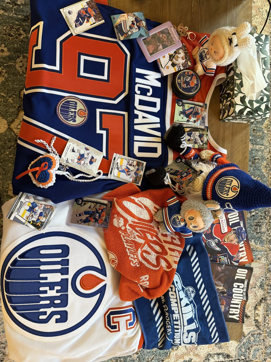 timbithockey's tweet photo. GOT MY SHRINE READY AND MCDAVID IS SMILING OH IM LOCKED IN #OILEDUP #GETOILY https://t.co/zmSuvaCxLd