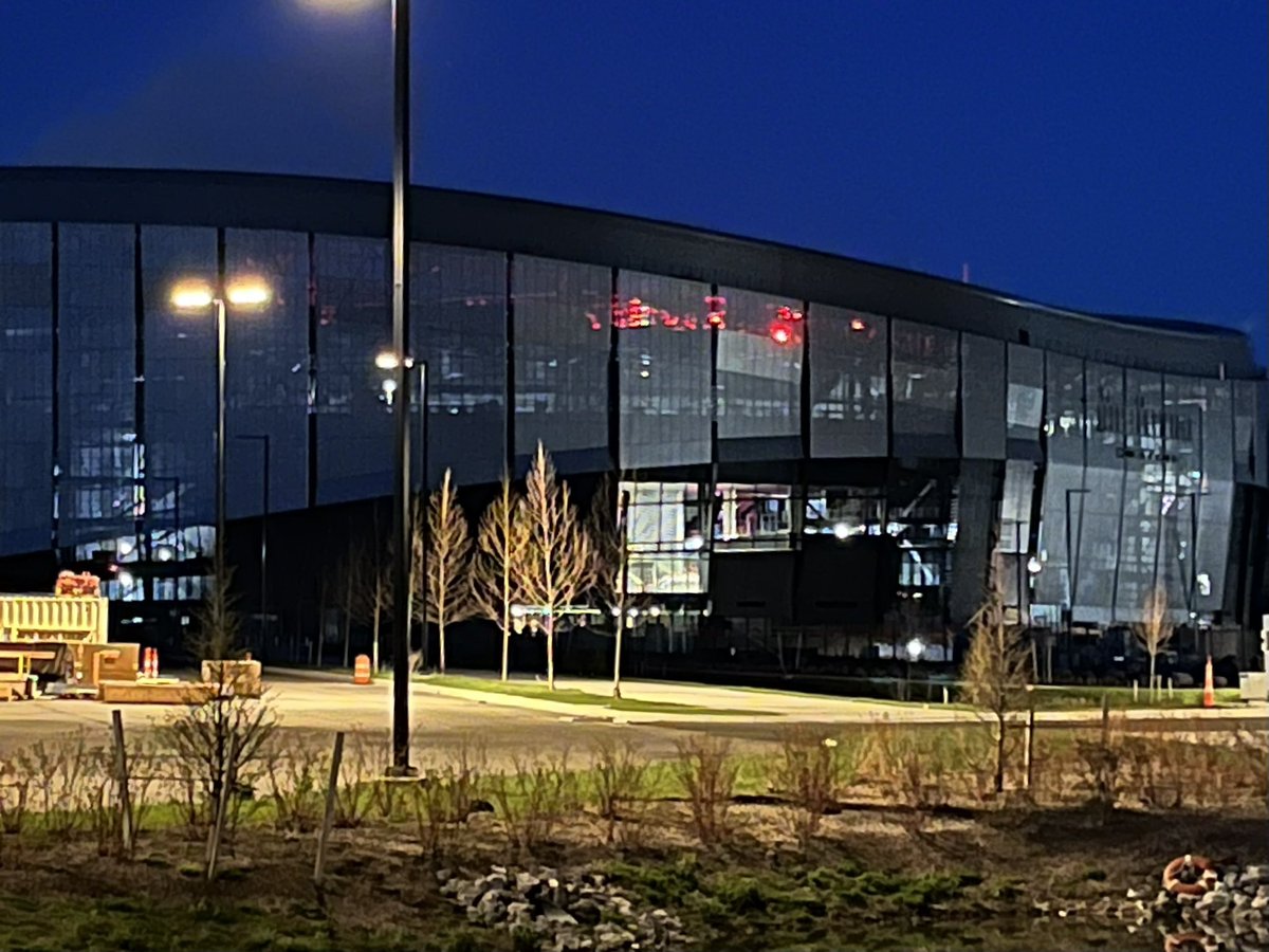 Bills_Stadium's tweet image. They appear to be testing out the interior illumination at the new @BuffaloBills stadium 👀💡

#GoBills | #BillsMafia
