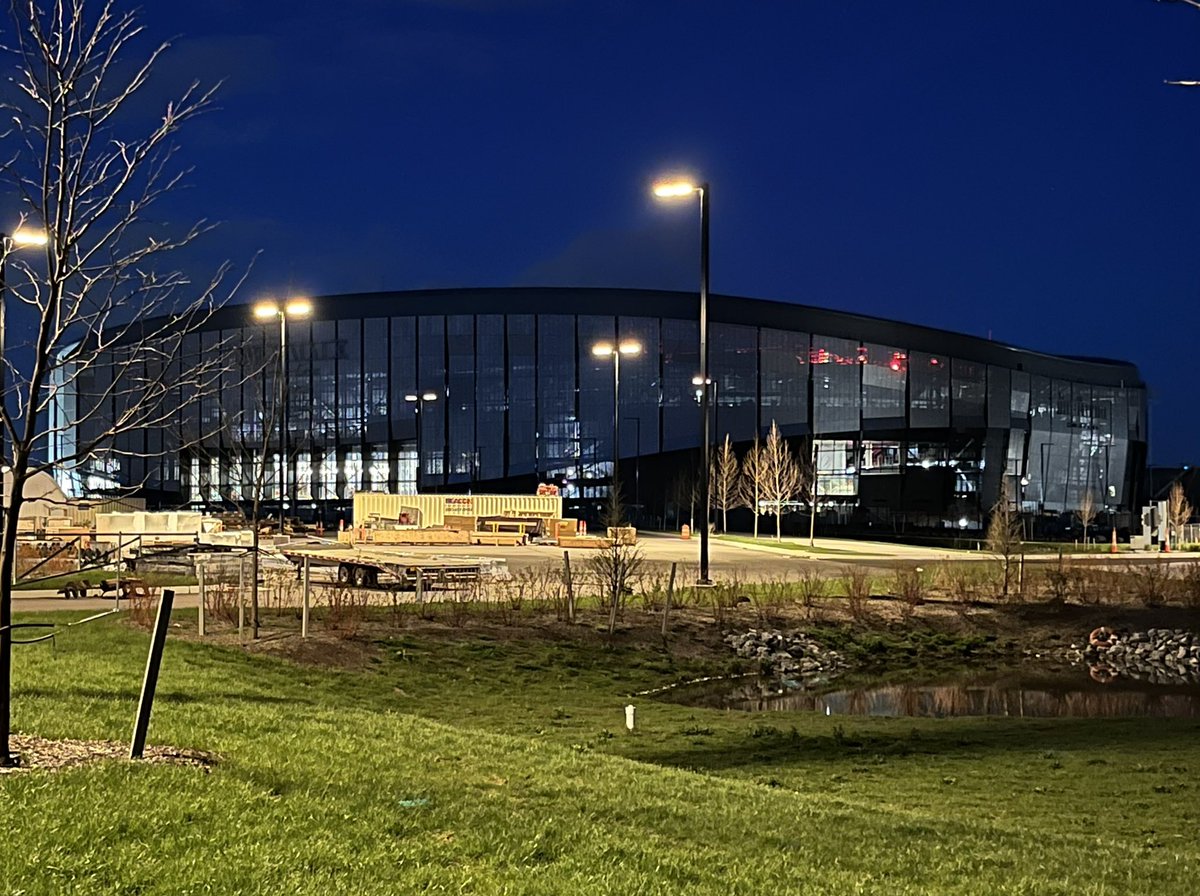 Bills_Stadium's tweet image. They appear to be testing out the interior illumination at the new @BuffaloBills stadium 👀💡

#GoBills | #BillsMafia