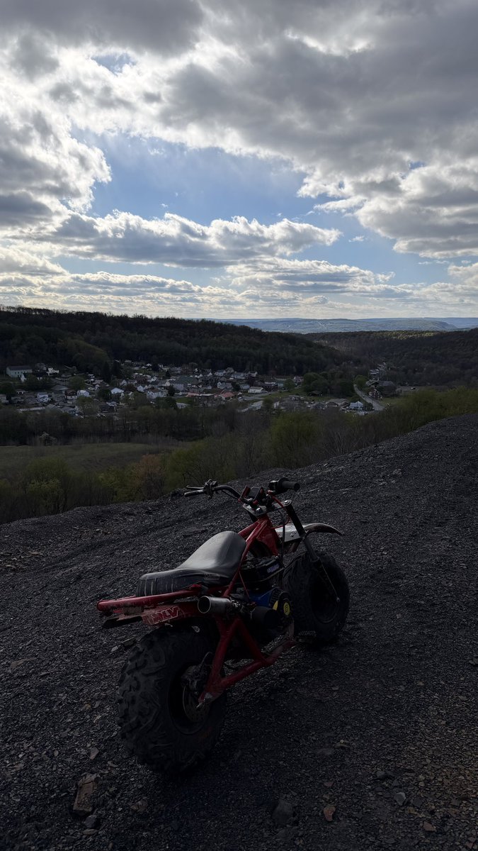 DerputySavage's tweet image. 90 degrees to 20 degrees in two days lol
#minibike #dirtbike #trails #outdoors #pennsylvania