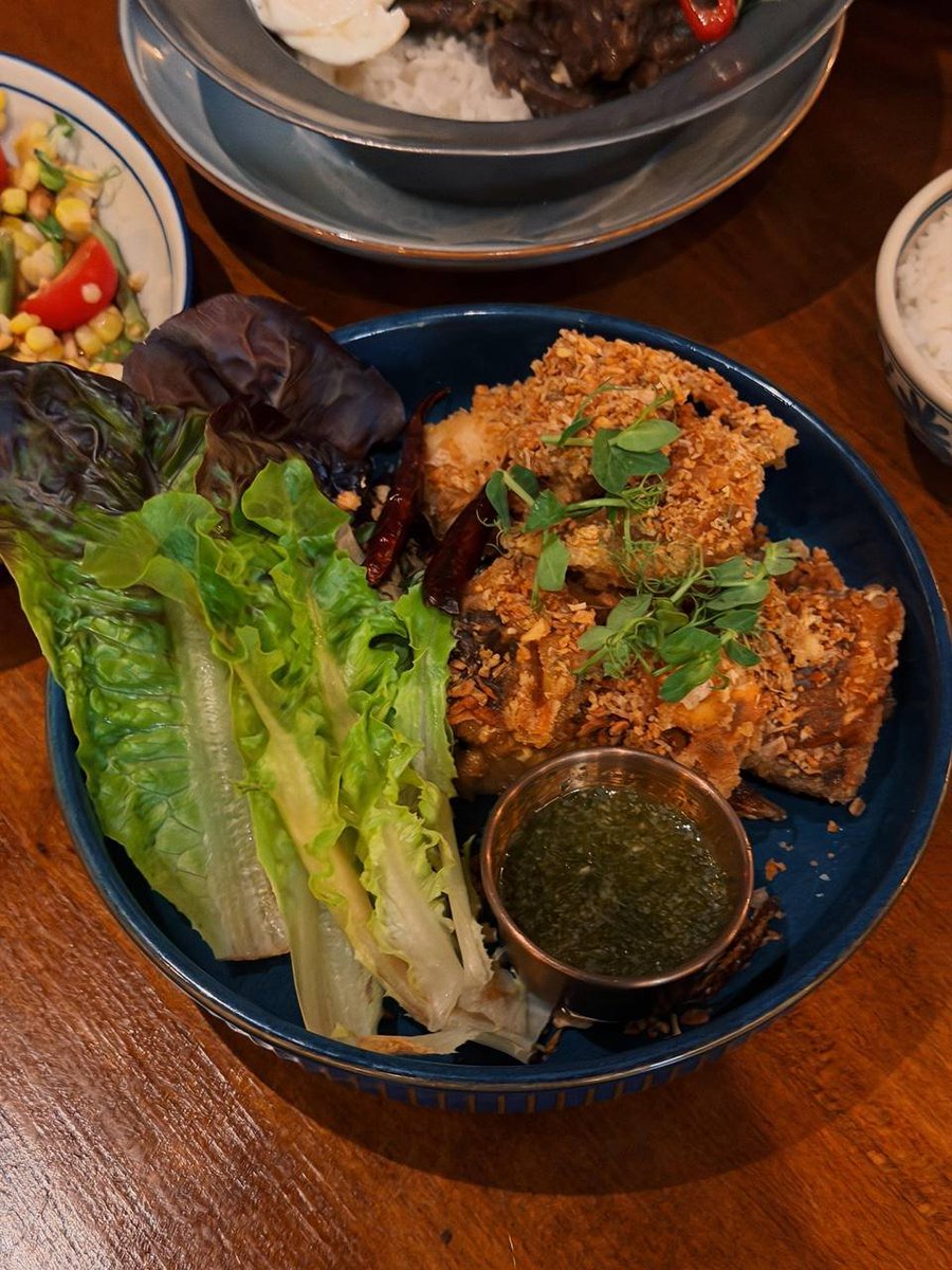 ericca_nicole's tweet photo. Tonight is Met Night again. I went to see a Raphael exhibition, and then had dinner at my favorite Thai restaurant on the Upper East Side, The Phraya. The restaurant had soft, warm lighting, wooden tables, small flowers, and candles—the atmosphere was fantastic https://t.co/3IhWmxUOJL